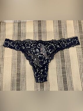 NWT Victoria’s Secret Dream Angels Allure Lace Floral Thong Panty - Navy
